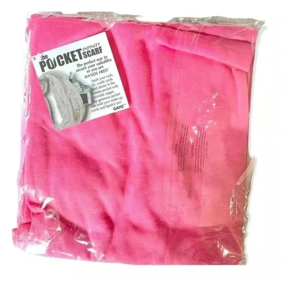 𝅺NWT The Pocket Infinity Scarf - Picture 2 of 2